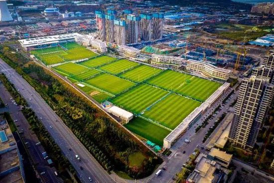 对方只是答应出来吃一顿饭，不承诺解决任何问题，魏亮就为此支付了五万美金。